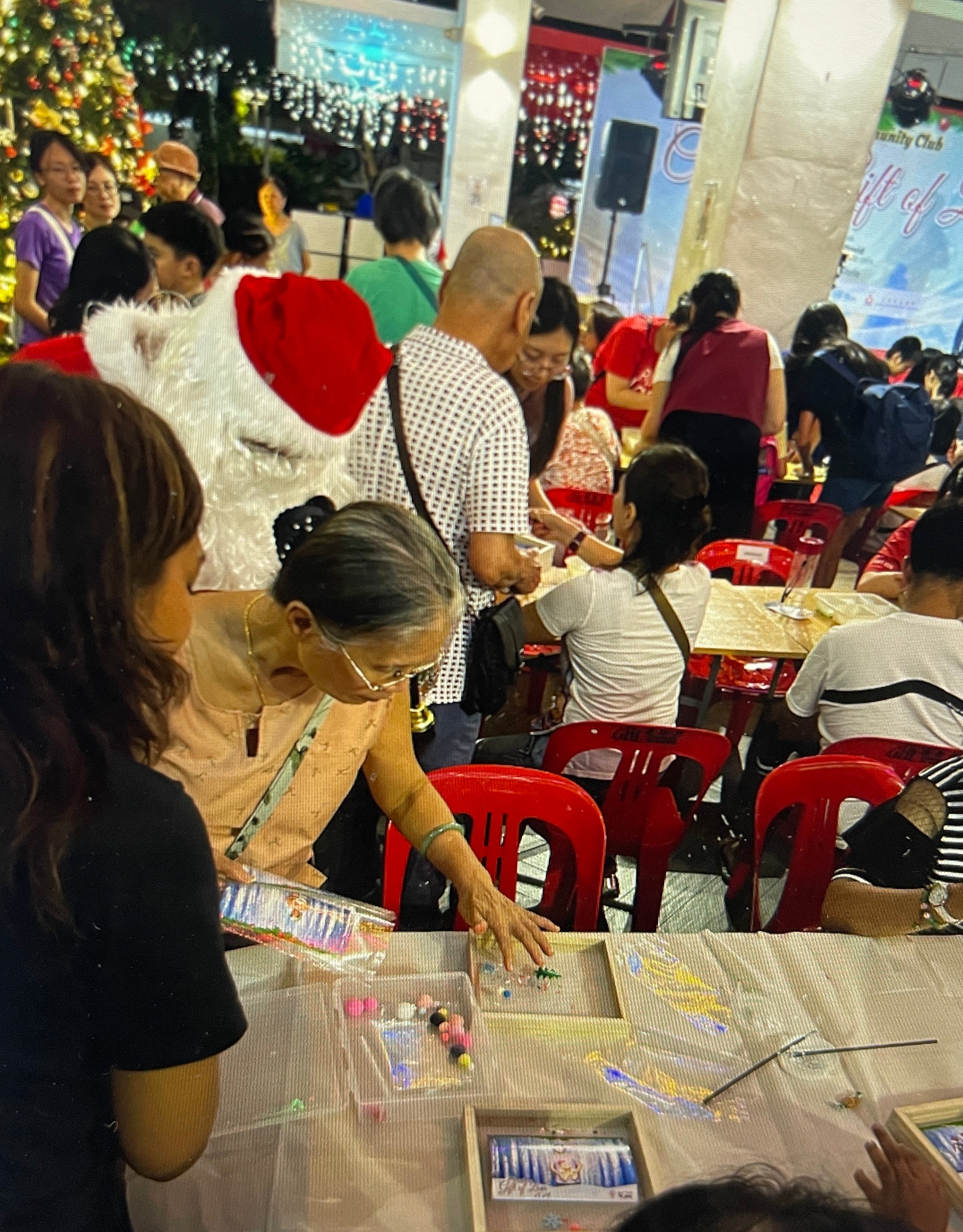 Festive Memories at Ci Yuan CC: A Personalized Christmas Photoframe Experience