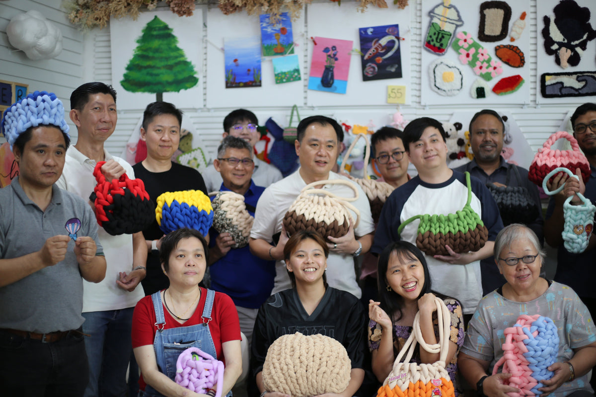 Team Building in Style: Hosting 17 Singtel Team Members for a Chunky Yarn Bag Workshop!