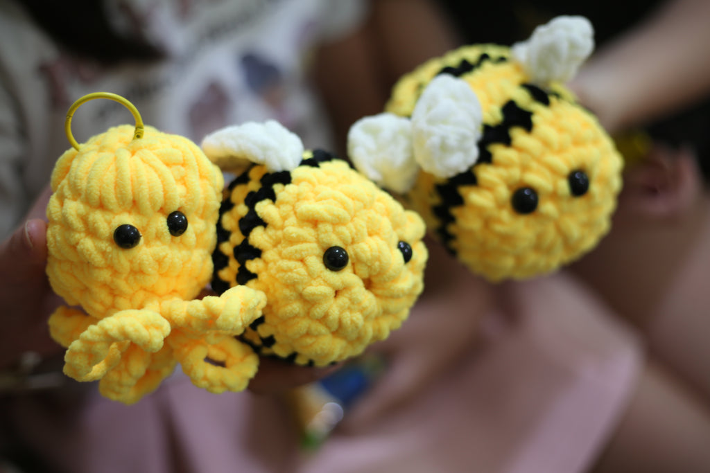 Amigurumi Crochet a Bumblebee Plushie